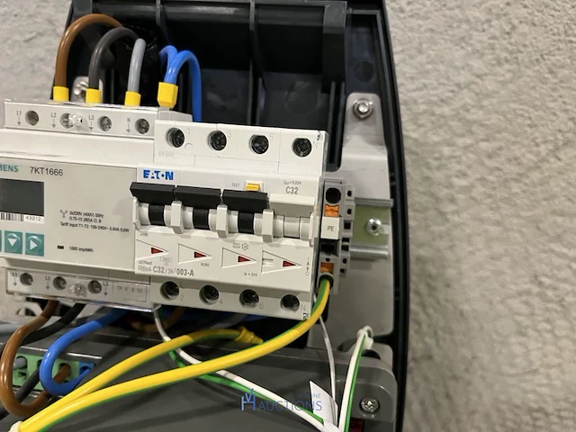 4 dubbele laadstations evbox businessline 4g - 32 a - hub - afbeelding 15 van  17