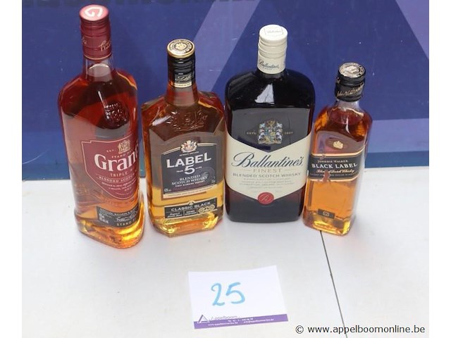 4 flessen diverse whisky - afbeelding 1 van  1