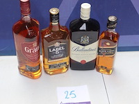 4 flessen diverse whisky - afbeelding 1 van  1
