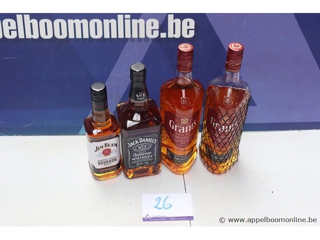4 flessen diverse whisky - afbeelding 1 van  1