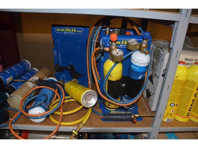 4 flessen isobutane, 20 flessen zuurstof, 16 flessen propaan, 3 soldeerkits oxikit 555, 3 lasbrillen, 3 poederbrandblussers 1kg, 11 gasflessen formiergas nws (b423) - afbeelding 3 van  12