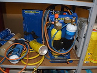 4 flessen isobutane, 20 flessen zuurstof, 16 flessen propaan, 3 soldeerkits oxikit 555, 3 lasbrillen, 3 poederbrandblussers 1kg, 11 gasflessen formiergas nws (b423) - afbeelding 3 van  12