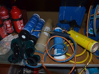 4 flessen isobutane, 20 flessen zuurstof, 16 flessen propaan, 3 soldeerkits oxikit 555, 3 lasbrillen, 3 poederbrandblussers 1kg, 11 gasflessen formiergas nws (b423) - afbeelding 4 van  12