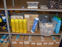 4 flessen isobutane, 20 flessen zuurstof, 16 flessen propaan, 3 soldeerkits oxikit 555, 3 lasbrillen, 3 poederbrandblussers 1kg, 11 gasflessen formiergas nws (b423) - afbeelding 1 van  12