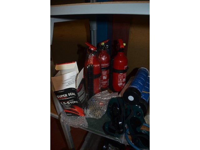 4 flessen isobutane, 20 flessen zuurstof, 16 flessen propaan, 3 soldeerkits oxikit 555, 3 lasbrillen, 3 poederbrandblussers 1kg, 11 gasflessen formiergas nws (b423) - afbeelding 5 van  12