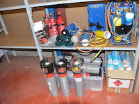 4 flessen isobutane, 20 flessen zuurstof, 16 flessen propaan, 3 soldeerkits oxikit 555, 3 lasbrillen, 3 poederbrandblussers 1kg, 11 gasflessen formiergas nws (b423) - afbeelding 9 van  12