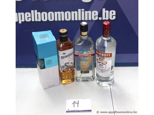 4 flessen vodka - afbeelding 1 van  2