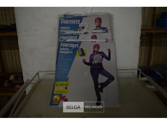 4 fortnite verkleedpak 2xmt 164, 2x 8-10jaar - afbeelding 1 van  3