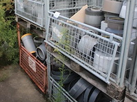 4 gitterboxen inhoudend diverse pvc koppelstukken - afbeelding 1 van  5