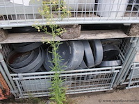 4 gitterboxen inhoudend diverse pvc koppelstukken - afbeelding 5 van  5