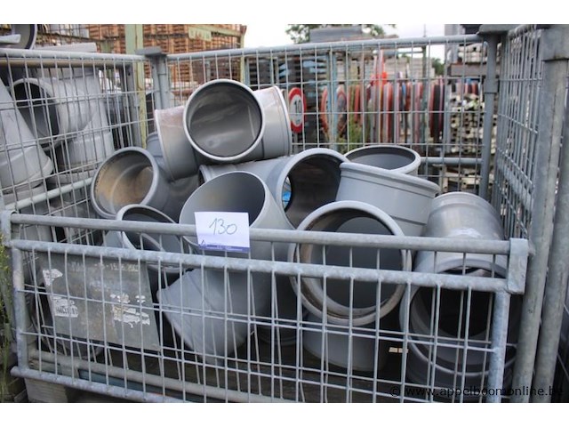 4 gitterboxen inhoudend diverse pvc koppelstukken - afbeelding 2 van  5