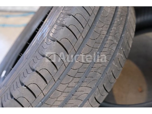 4 goodyear 215/65 r16c banden - afbeelding 7 van  9