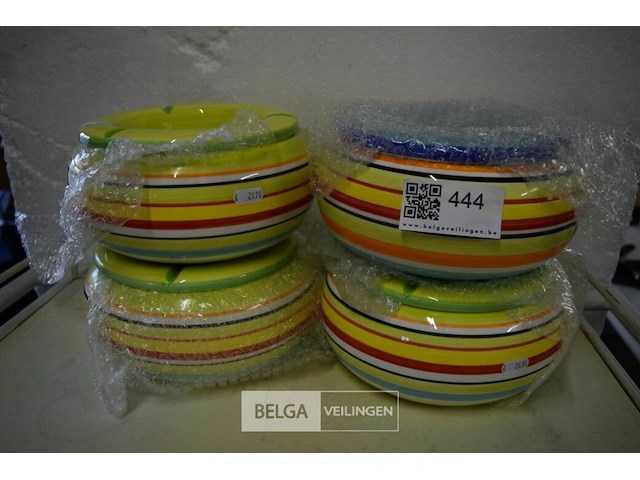 4 grote asbakken - afbeelding 1 van  3