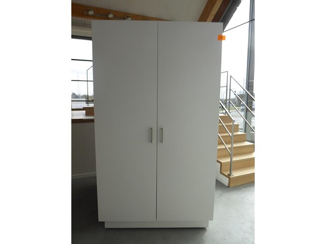 4 hoekige kleerkast - afbeelding 2 van  5