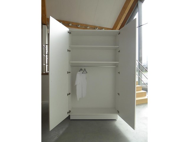 4 hoekige kleerkast - afbeelding 3 van  5