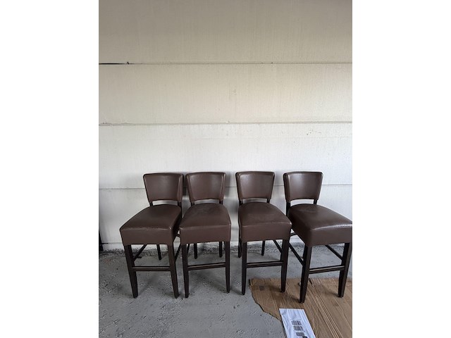 4 hoge bruine stoelen - afbeelding 1 van  2