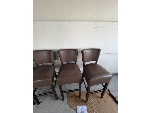 4 hoge bruine stoelen - afbeelding 2 van  2