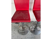 4 hoge rode stoelen - afbeelding 2 van  2