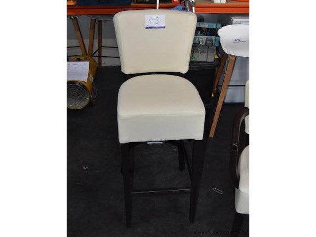 4 hoge stoelen, licht beschadigd - afbeelding 1 van  1