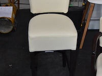 4 hoge stoelen, licht beschadigd - afbeelding 1 van  1