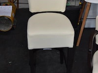 4 hoge stoelen, licht beschadigd - afbeelding 1 van  1