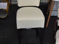 4 hoge stoelen, licht beschadigd - afbeelding 1 van  1