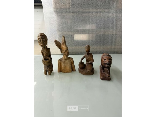4 houten afrikaanse beeldjes - afbeelding 1 van  1