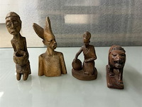 4 houten afrikaanse beeldjes - afbeelding 1 van  1