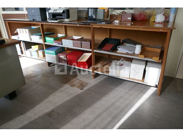 4 houten werktafels met bodemschap - afbeelding 3 van  7