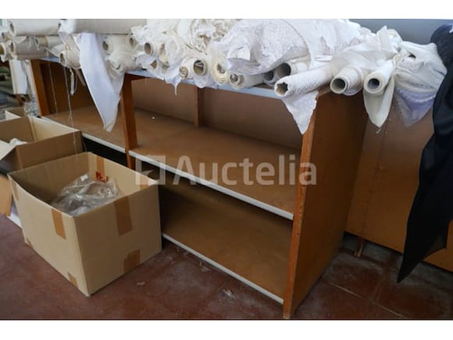 4 houten werktafels met bodemschap - afbeelding 4 van  7