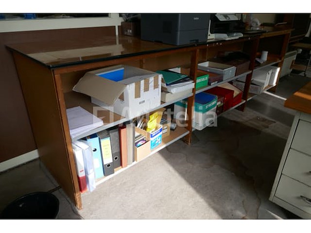 4 houten werktafels met bodemschap - afbeelding 5 van  7