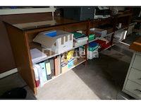 4 houten werktafels met bodemschap - afbeelding 5 van  7