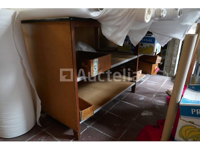 4 houten werktafels met bodemschap - afbeelding 6 van  7