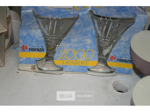 4 ijskopjes in hoornvorm - afbeelding 2 van  2