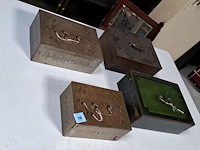 4 ijzeren kistjes met sleutel - afbeelding 1 van  2
