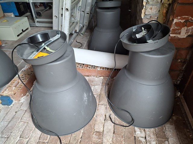 4 industriele hanglampen - afbeelding 1 van  3