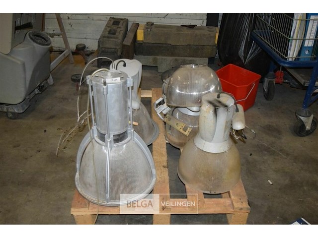 4 industriële lampen - afbeelding 1 van  5