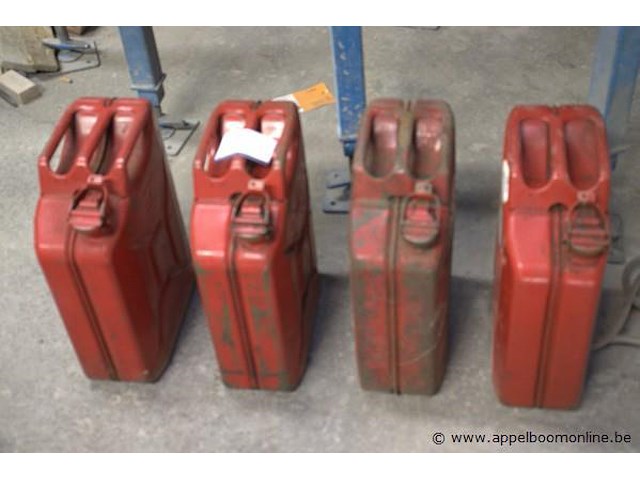 4 jerrycans - afbeelding 1 van  2