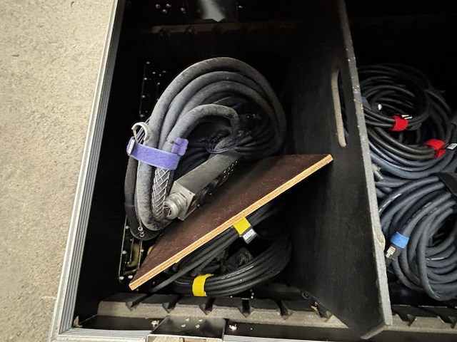 4 kabelkist inh div kabels - afbeelding 3 van  15