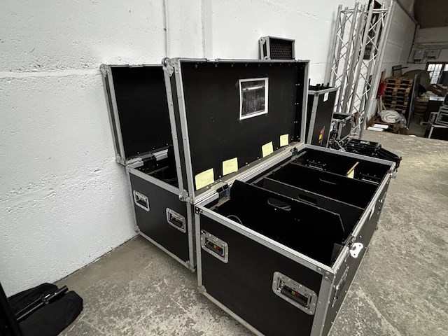 4 kabelkist inh div kabels - afbeelding 1 van  15