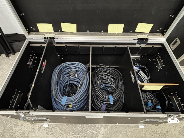 4 kabelkist inh div kabels - afbeelding 8 van  15