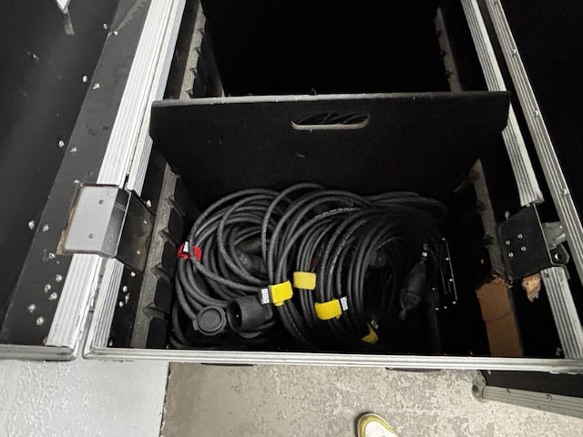 4 kabelkist inh div kabels - afbeelding 12 van  15
