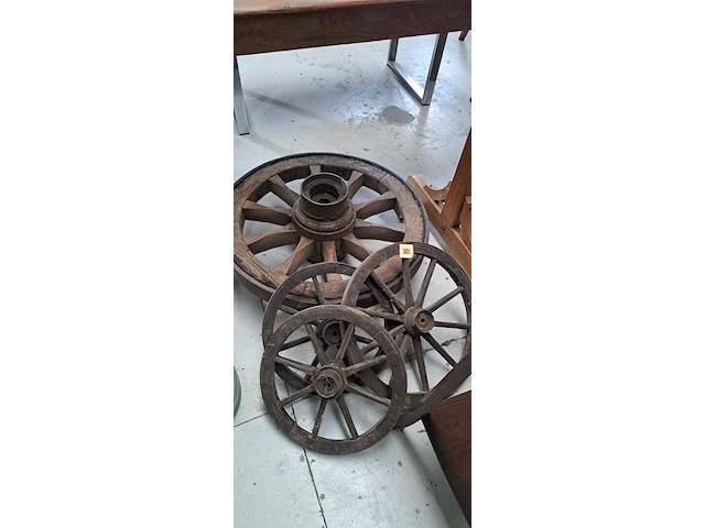 4 karrewielen - afbeelding 1 van  1