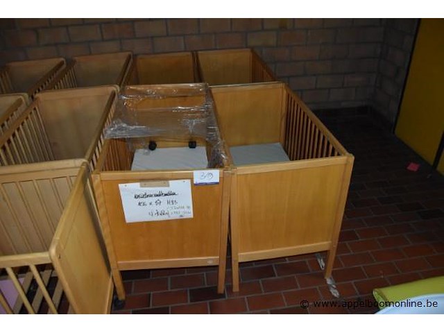4 kinderbedjes afm 106x57x85cm - afbeelding 1 van  1