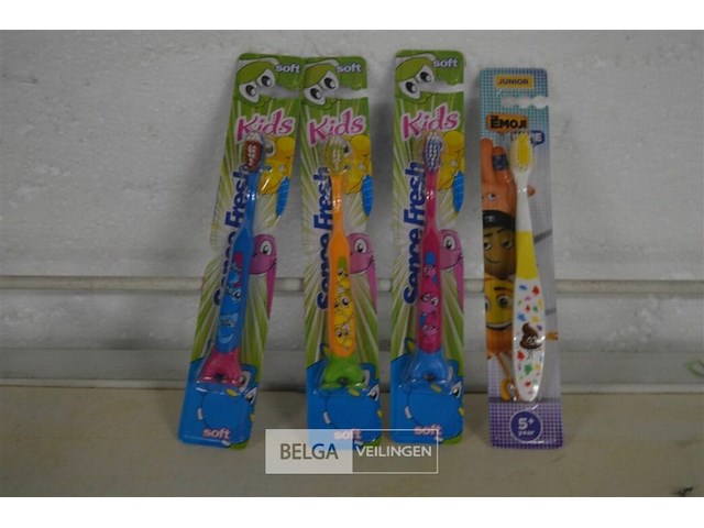 4 kindertandenborstels - afbeelding 1 van  2