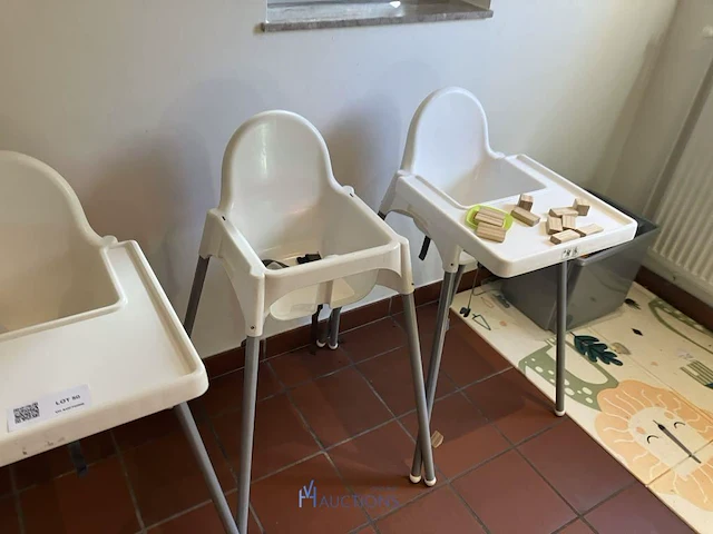 4 kinderzitjes met kindertafel en stoelen - afbeelding 2 van  3