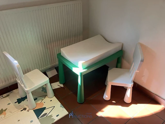 4 kinderzitjes met kindertafel en stoelen - afbeelding 3 van  3