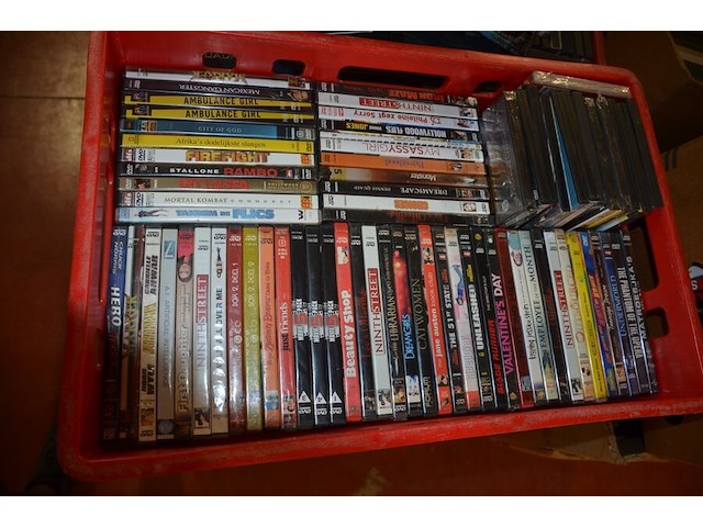 4 kisten gevuld met ca. 320 dvd's - afbeelding 2 van  7