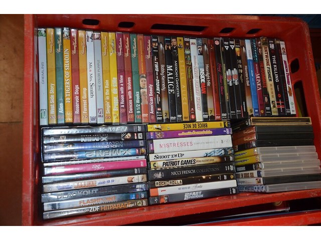 4 kisten gevuld met ca. 320 dvd's - afbeelding 1 van  5