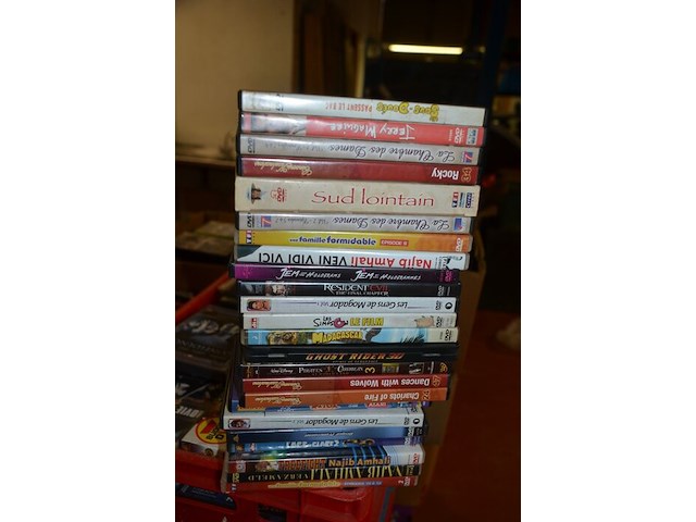 4 kisten gevuld met ca. 320 dvd's - afbeelding 2 van  5